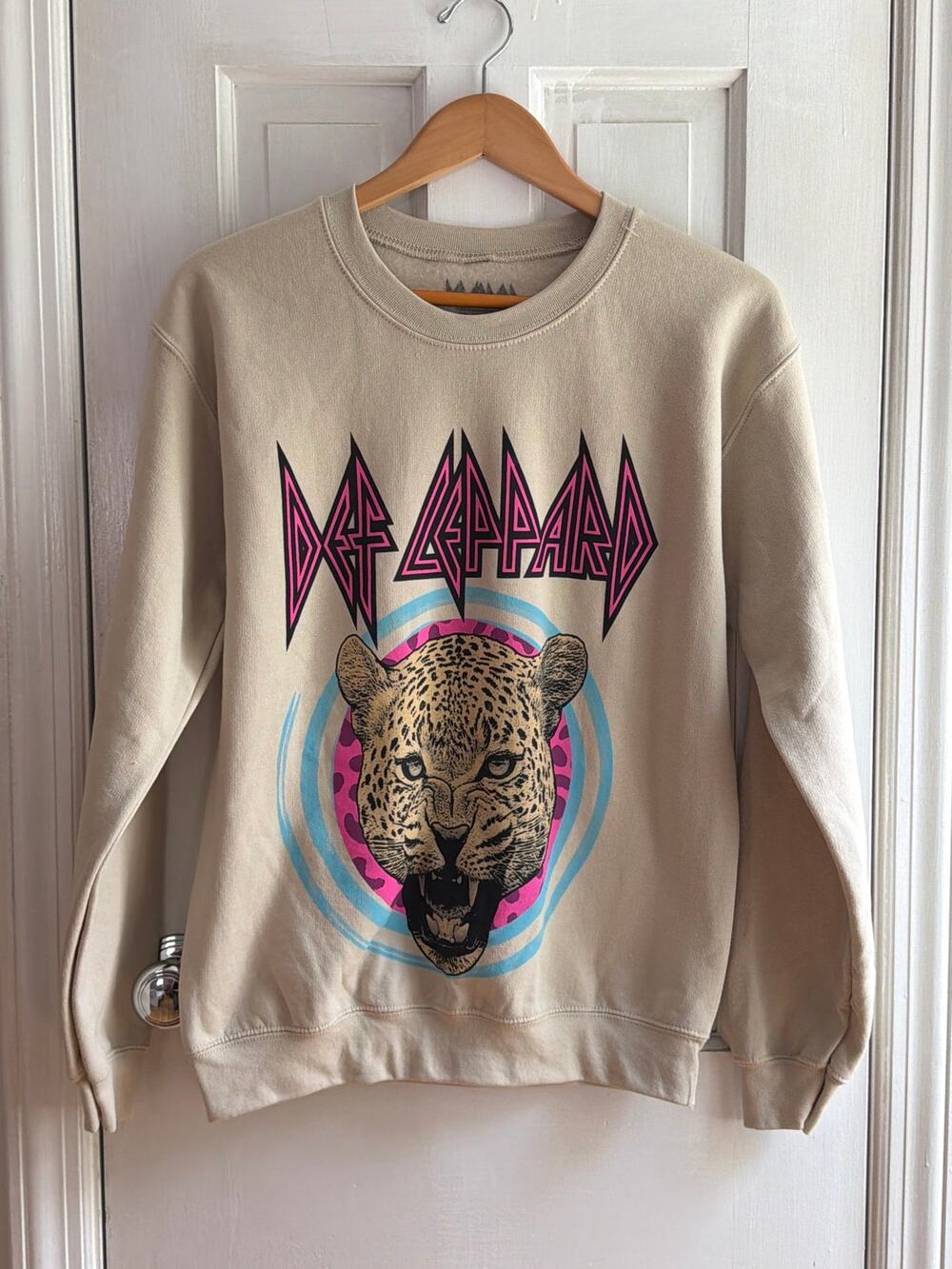 Def Leppard Size Small Beige Pullover Sweater